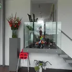 - Restaurant Uit De Kunst מלון