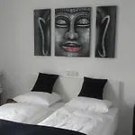 - Restaurant Uit De Kunst 3*