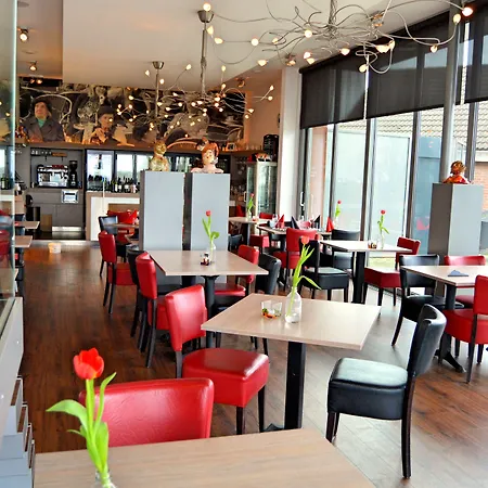 - Restaurant Uit De Kunst מלון ויילן