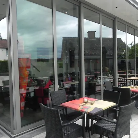 - Restaurant Uit De Kunst מלון 3*