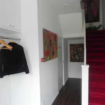 - Restaurant Uit De Kunst