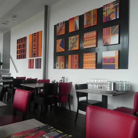 מלון - Restaurant Uit De Kunst ויילן