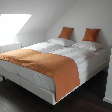 - Restaurant Uit De Kunst