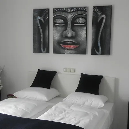 - Restaurant Uit De Kunst 3*