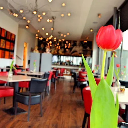 - Restaurant Uit De Kunst Szálloda