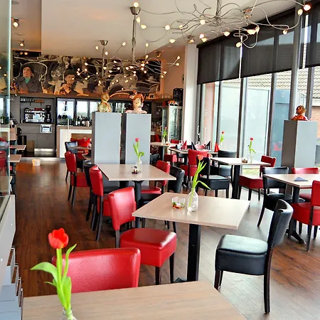 - Restaurant Uit De Kunst Szálloda