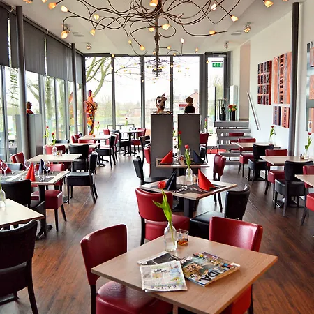 - Restaurant Uit De Kunst Szálloda 3*