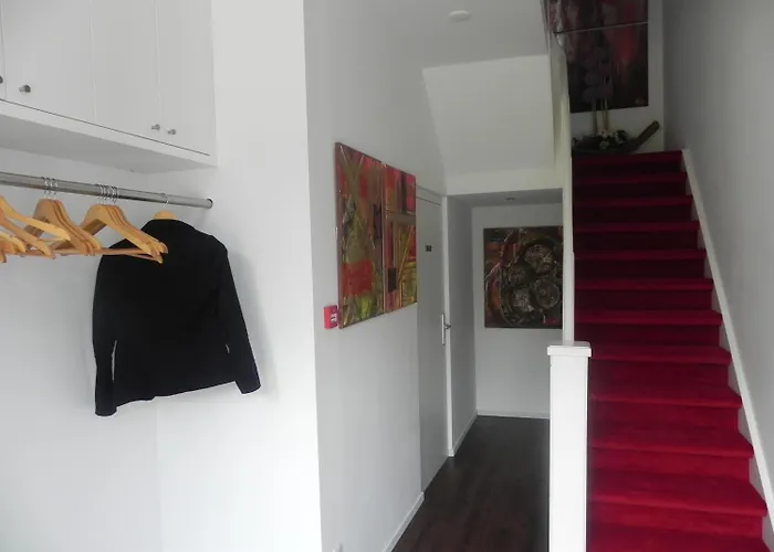 - Restaurant Uit De Kunst