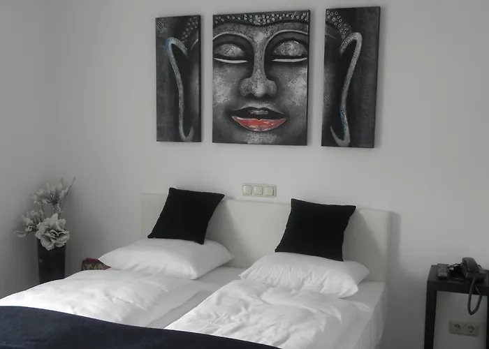 - Restaurant Uit De Kunst 3*