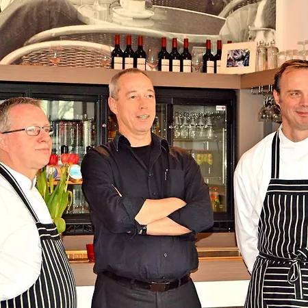 Hotel - Restaurant Uit De Kunst 3*